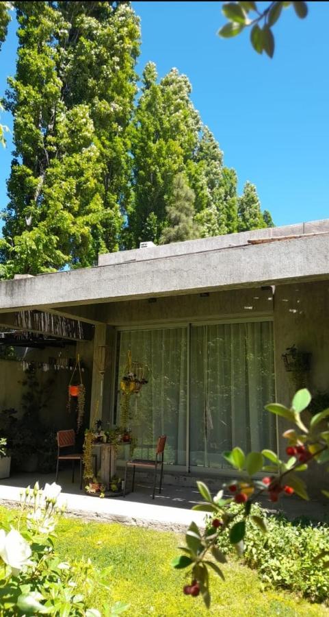 Casa Los Cerezos En Chacras De Coria Ngoại thất bức ảnh