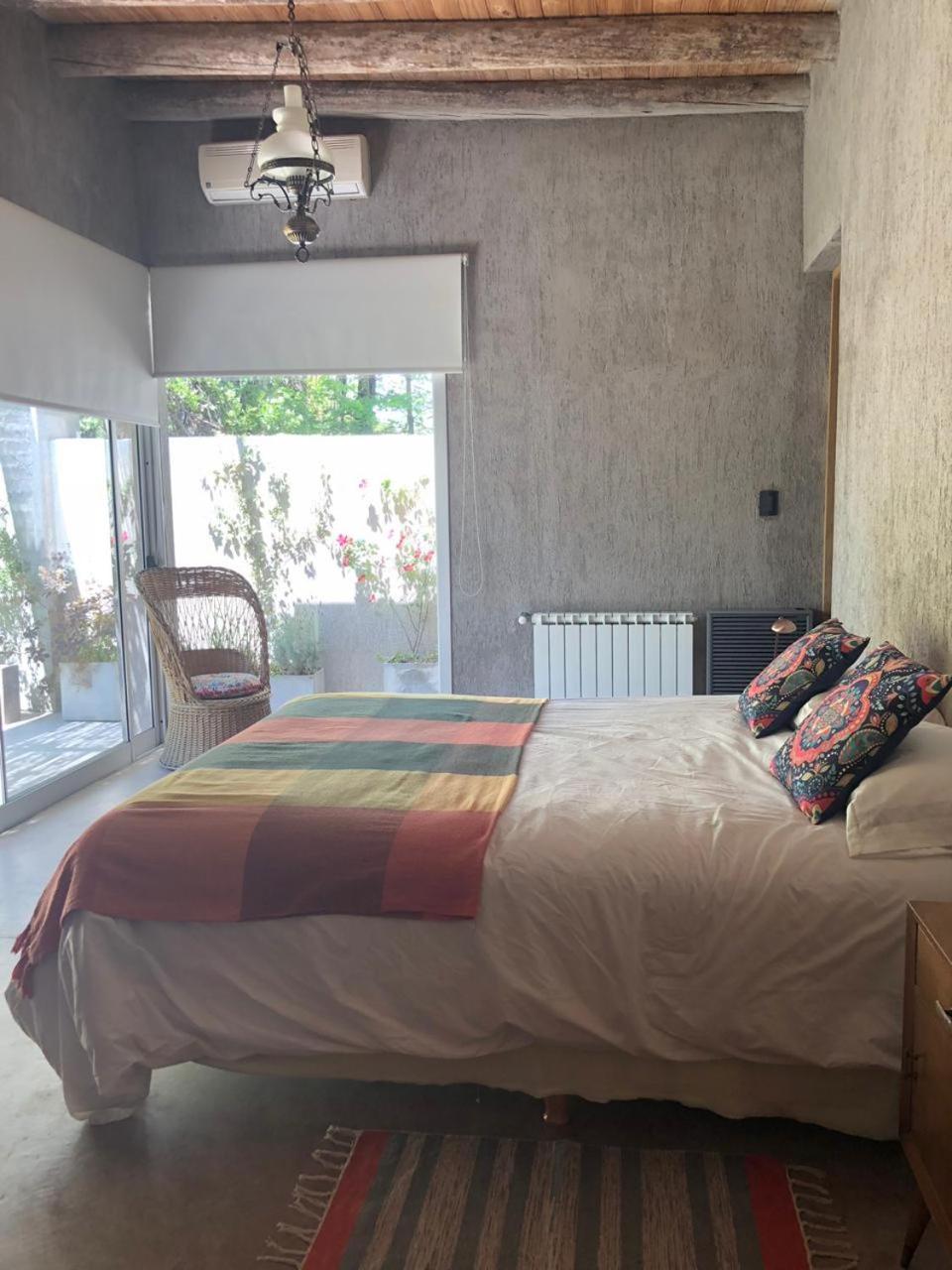 Casa Los Cerezos En Chacras De Coria Ngoại thất bức ảnh