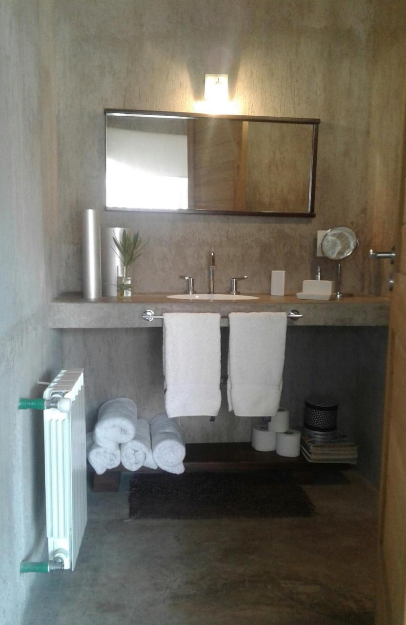 Casa Los Cerezos En Chacras De Coria Ngoại thất bức ảnh