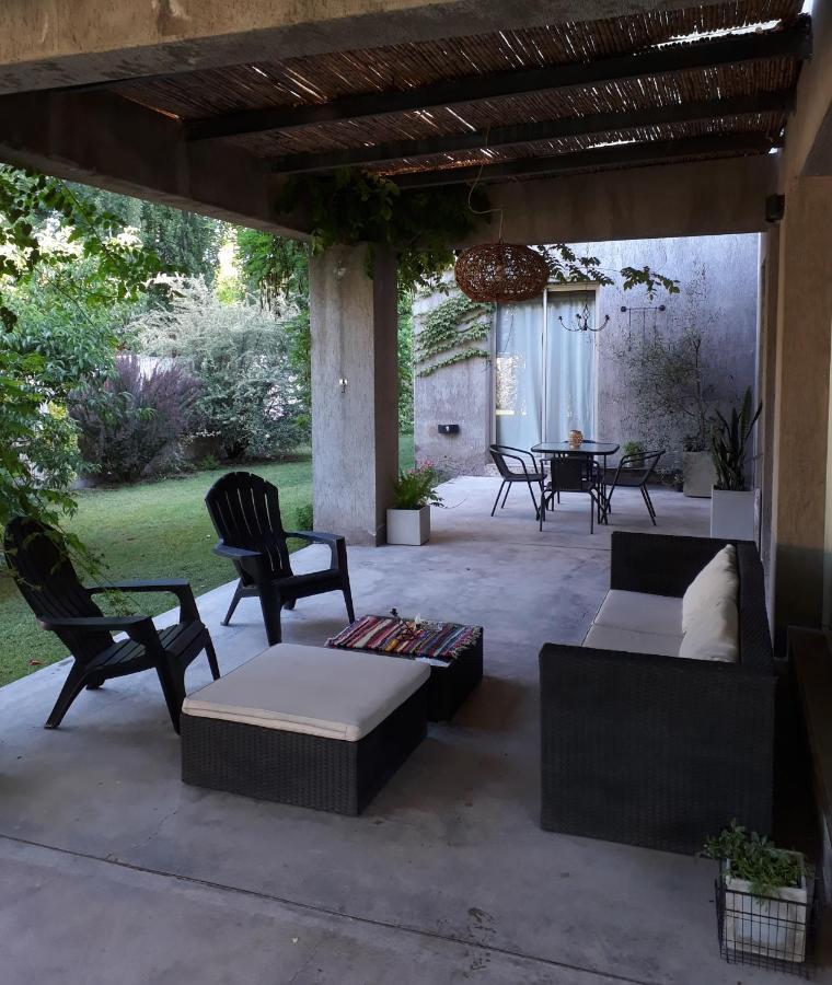 Casa Los Cerezos En Chacras De Coria Ngoại thất bức ảnh