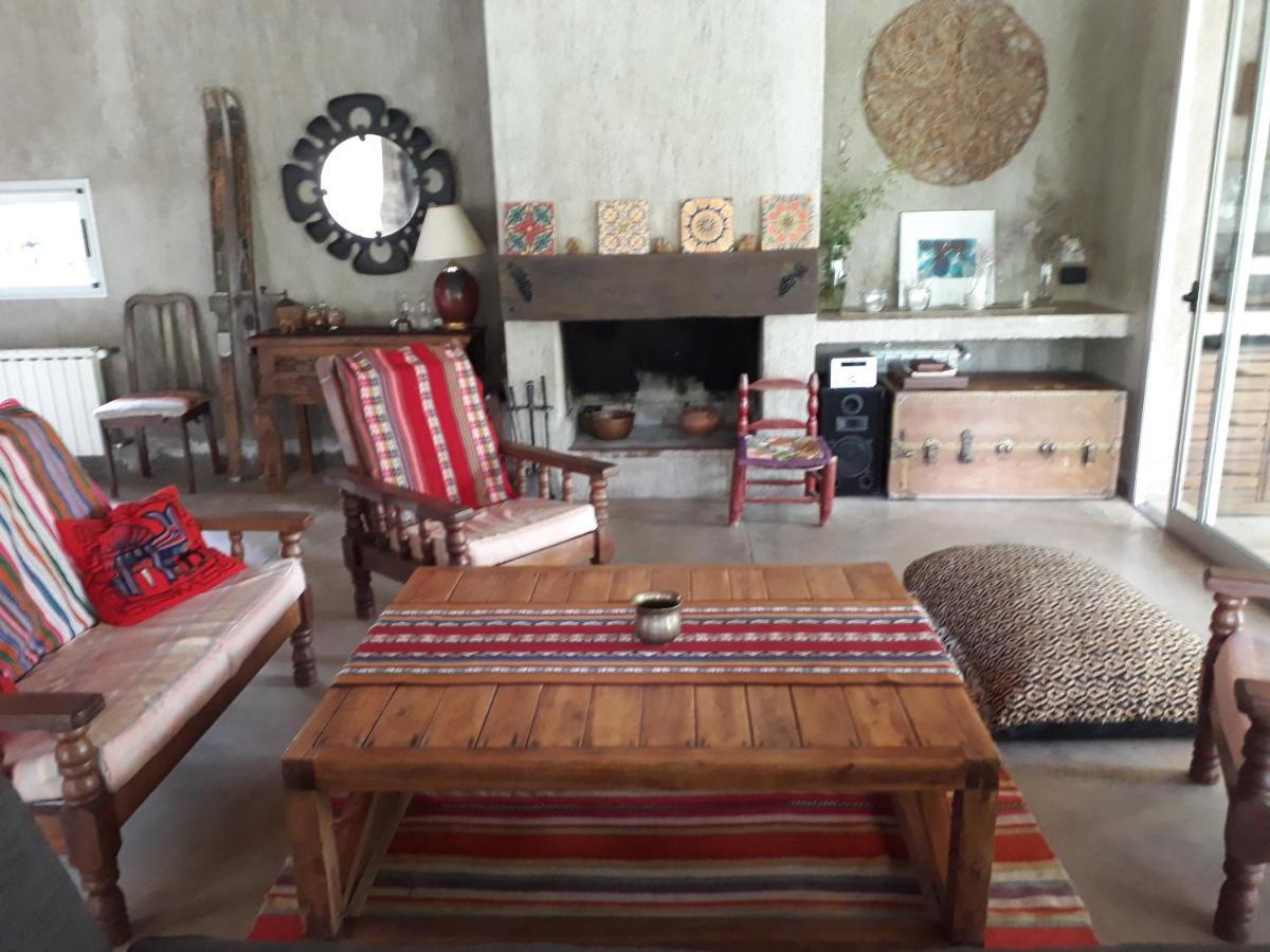 Casa Los Cerezos En Chacras De Coria Ngoại thất bức ảnh